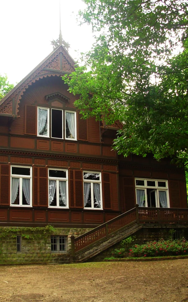 bagnoles-orne-chalet-suedois-belle-epoque