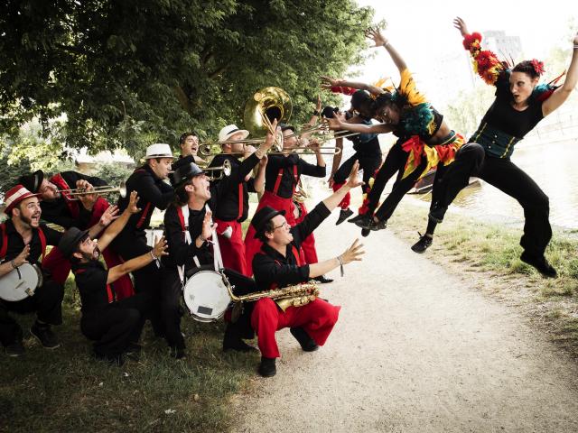 Bagnoles Orne Fanfare Musique Concert Deambulation Spectacle Musique Festival