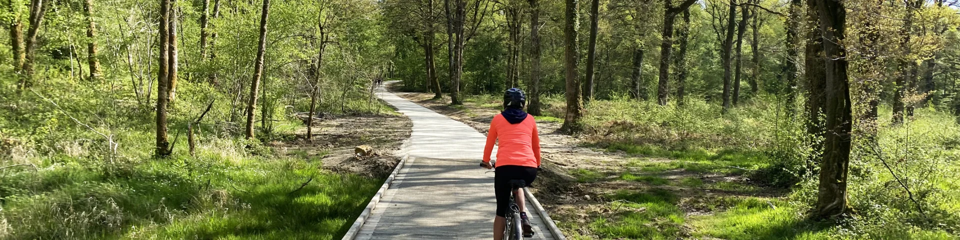 Bagnoles Orne Bebagnoles Voie Verte Briouze Velo Cycliste Femme