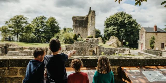 Bagnoles Orne Bebagnoles Chateau De Domfront Coraline Et Leo Coraline Et Leo