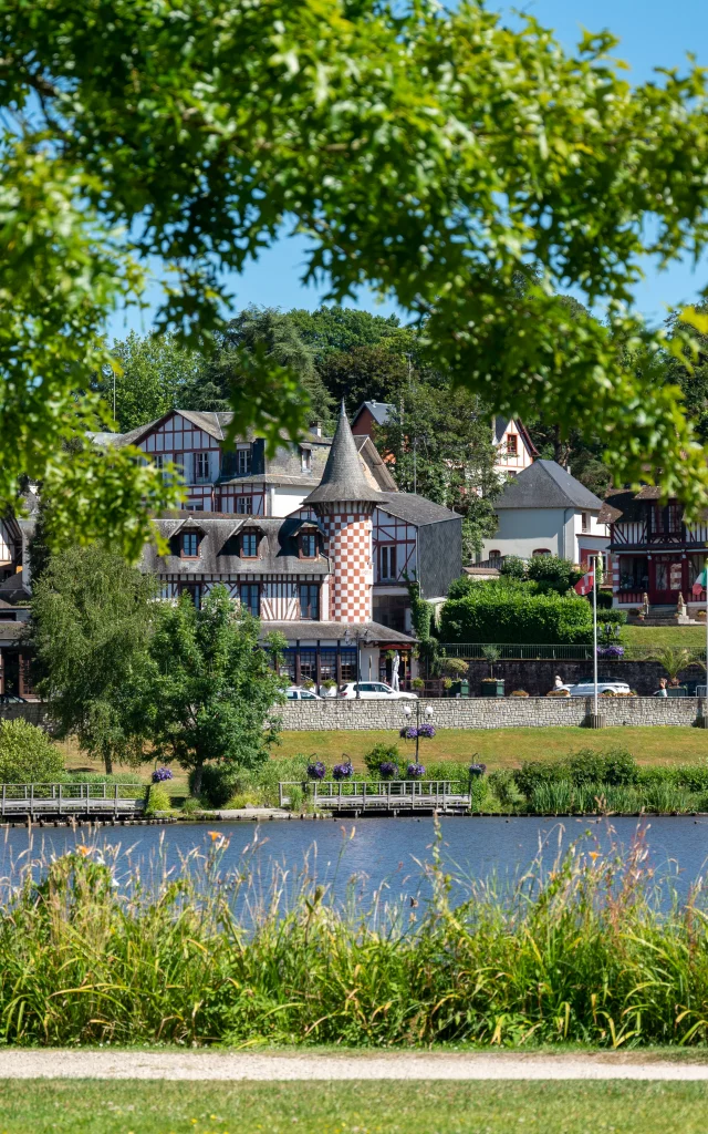 Bagnoles Orne Bebagnoles Domfront Destination Lac Jardins Potiniere Chalet Suedois