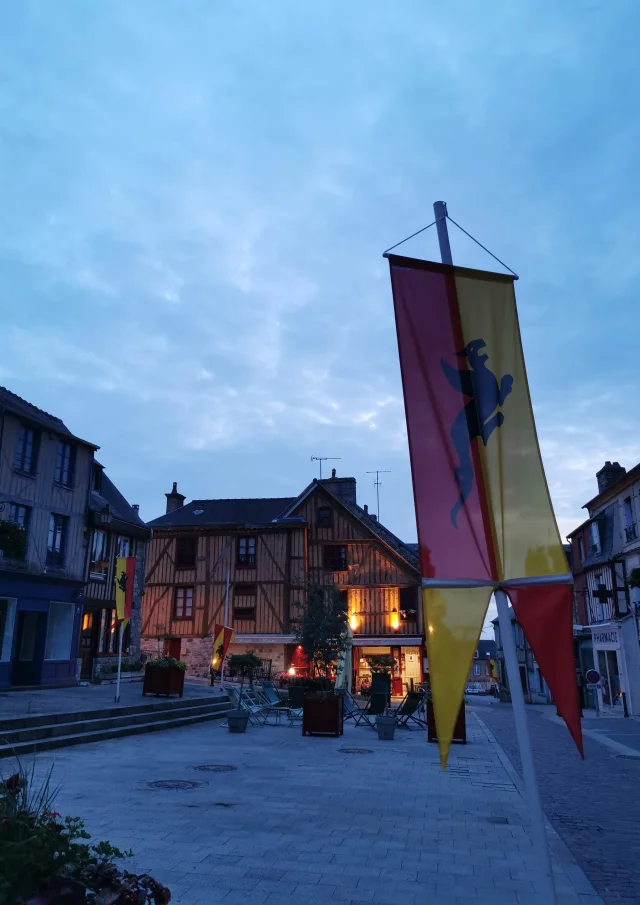 Domfront Poiraie Bocage Nuit Rue Ruelle Moyenage Fete Medievales Chevalier