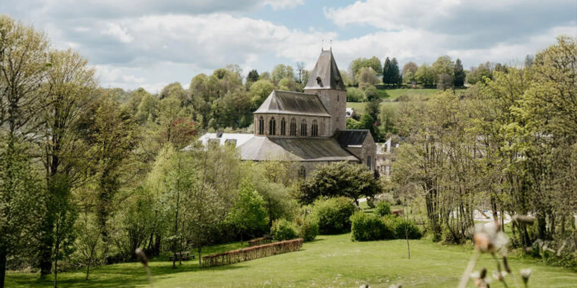 Lonlay Abbaye Domfront Bagnoles Bocage Eglise Champ
