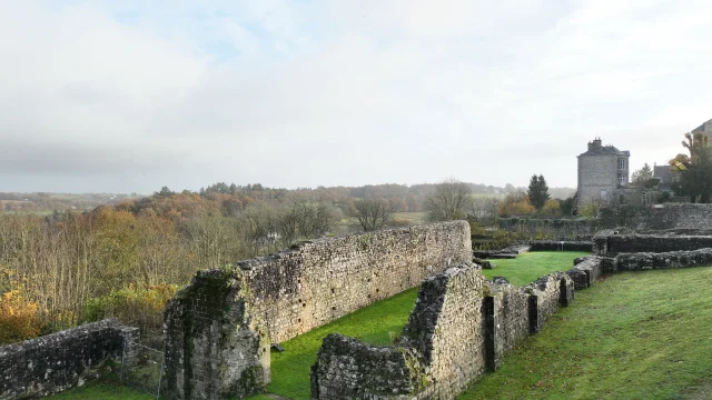 Bocage Destination Domfront Bagnoles Chateau Vestiges Parc Murailles Pierres