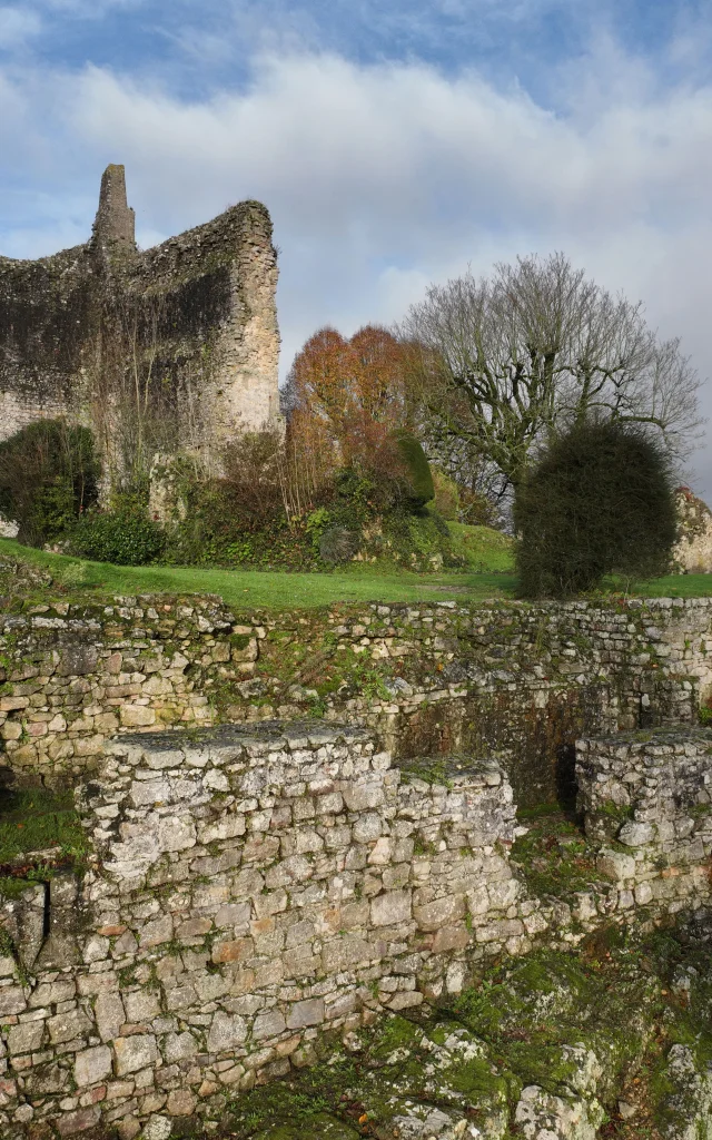Bocage Destination Domfront Bagnoles Chateau Vestiges Parc Pierres Muraille