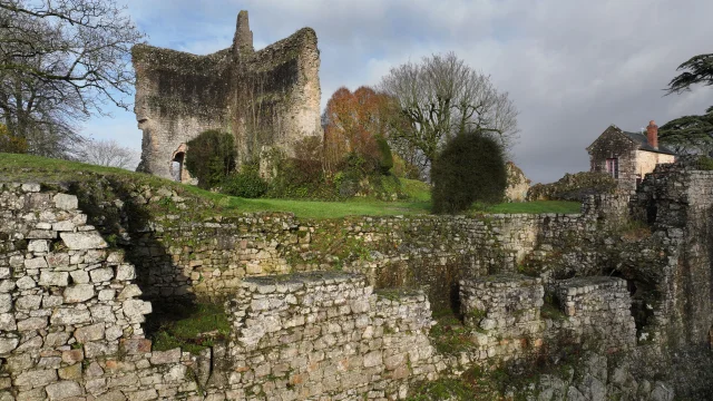 Bocage Destination Domfront Bagnoles Chateau Vestiges Parc Pierres Muraille