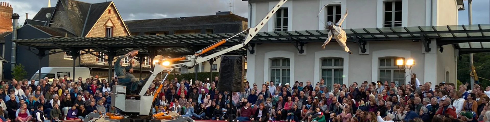 Bagnoles Orne Bebagnoles Festival Ete Cle Bagnoles Gargarine Is Not Dead Sangles Spectacle 2024 Parvis Gare