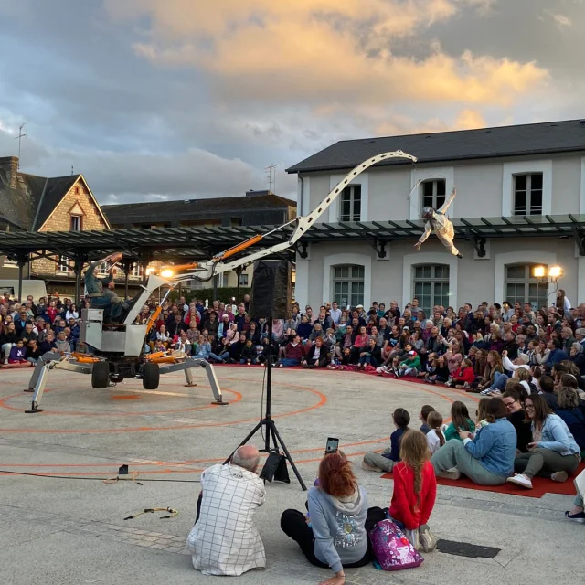 Bagnoles Orne Bebagnoles Festival Ete Cle Bagnoles Gargarine Is Not Dead Sangles Spectacle 2024 Parvis Gare