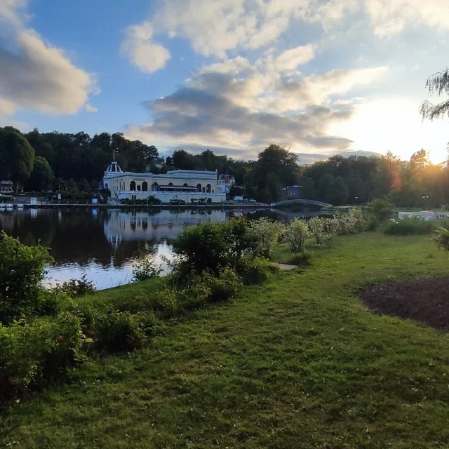 Instagram #bagnolesdelorne